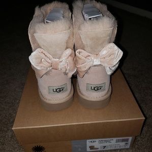 UGG MINI BAILEY BOW II VELVET RIBBON BOOTS SIZE 7